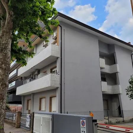 Villa Sonia Apartment & Rooms Lignano Sabbiadoro Exterior foto